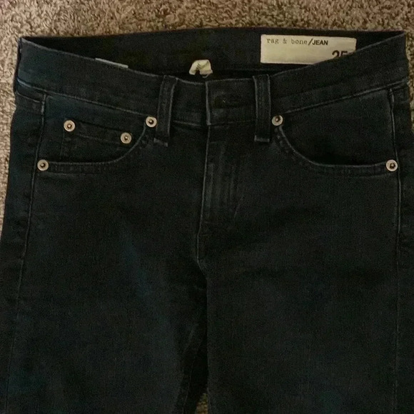 Rag and bone women’s skinny jeans size 25 dark wash - little distress on knee - Picture 3 of 7